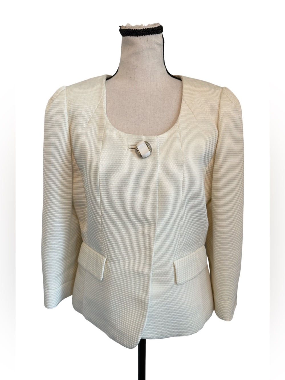 Tahari Arthur S. Levine Size 6 Ivory Textured Blazer Shoulder Pads 19x22